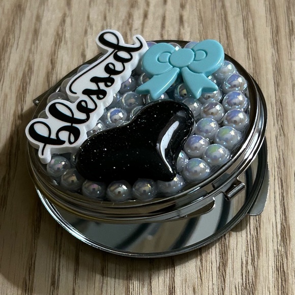 New Compact Mirror - Picture 2 of 2